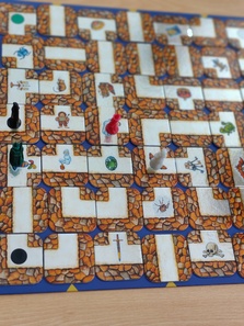 Muovautuva labyrintti peli