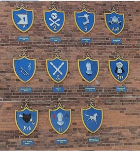 Uudemaan Rakuunapataljoonan eskadroonien vaakunat