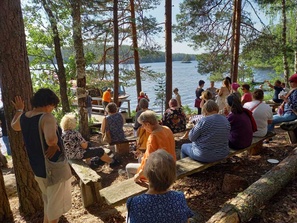 Retkeläiset nokipannukahveilla