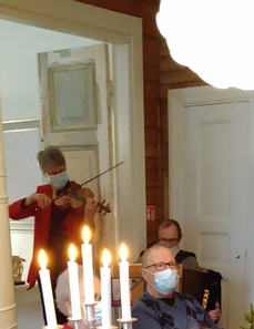 Jaana ja Mikko Kauppinen soittivat juhlaväelle
Kuva Sirkku Hamunen