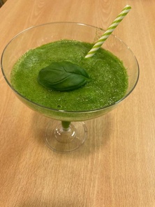 Mocktail jossa babypinaattia, omenaa ja kurkkua
Kuva Jaana Kauppinen