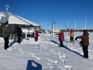 Alkulämmittelyt sauvan kanssa ennen kävelyä