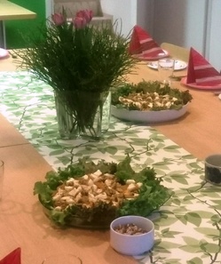 Punajuuri-mandariinisalaatti. Punajuuret pahdettiin, lisänä oleva lehtikaali oli myös paahdettua.
Kuva Päivi Hovila