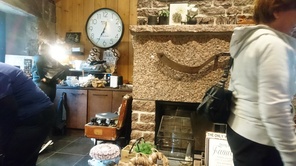 Kivinavettaan tehnyt Willitikki myymälä Moision kylässä