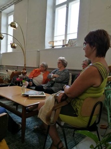 Vietimme mukavaa iltapäivää
Kuva Annika Vesterinen