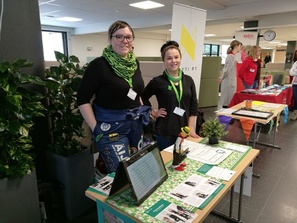 Annika ja Maiju esittelivät yhdistystämme Lappeenrannan Tekn. yliopiston aulassa järjestetyssä Hyvinvointi tapahtumassa